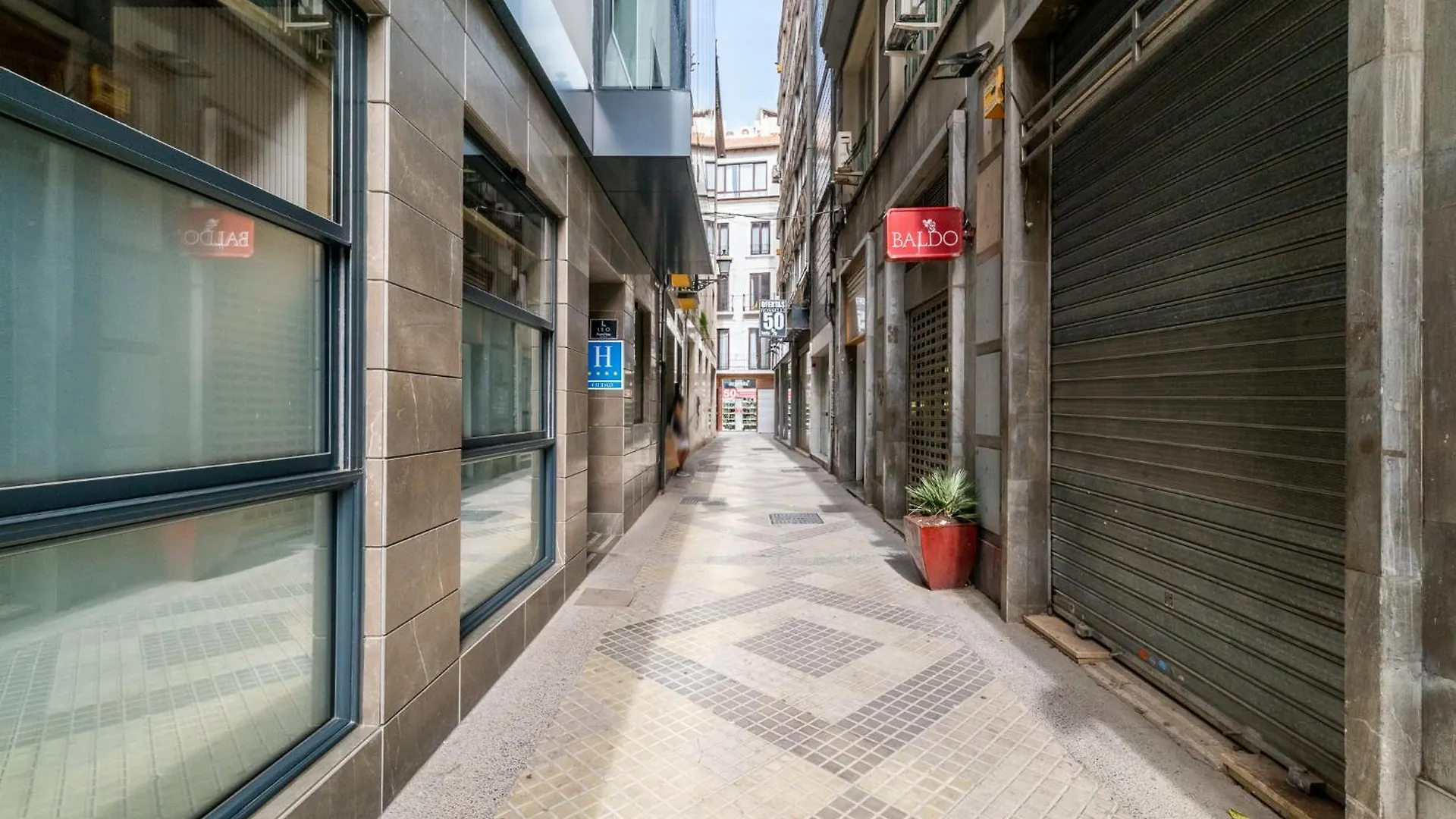 Wekey Homes, Centro Granada Catedral 0*,